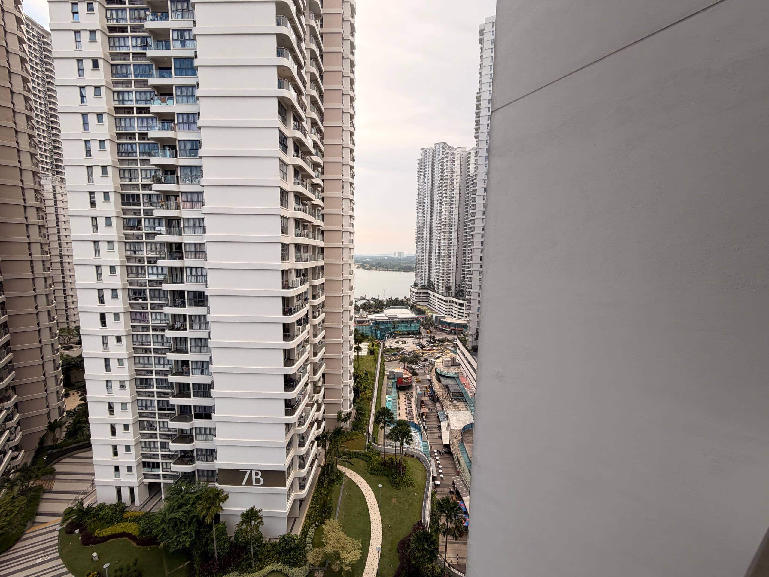 Condo Baypoint @ Country Garden Danga Bay 2