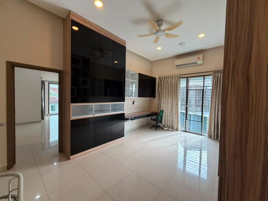 2-Storey Semi-D Bandar Dato Onn - Perjiranan 11 6