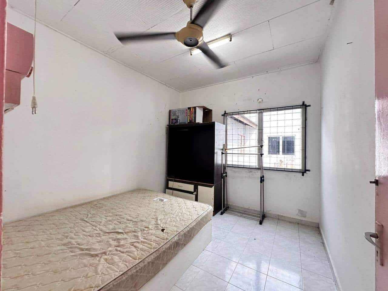 Low Cost Flat Selesa Jaya 4