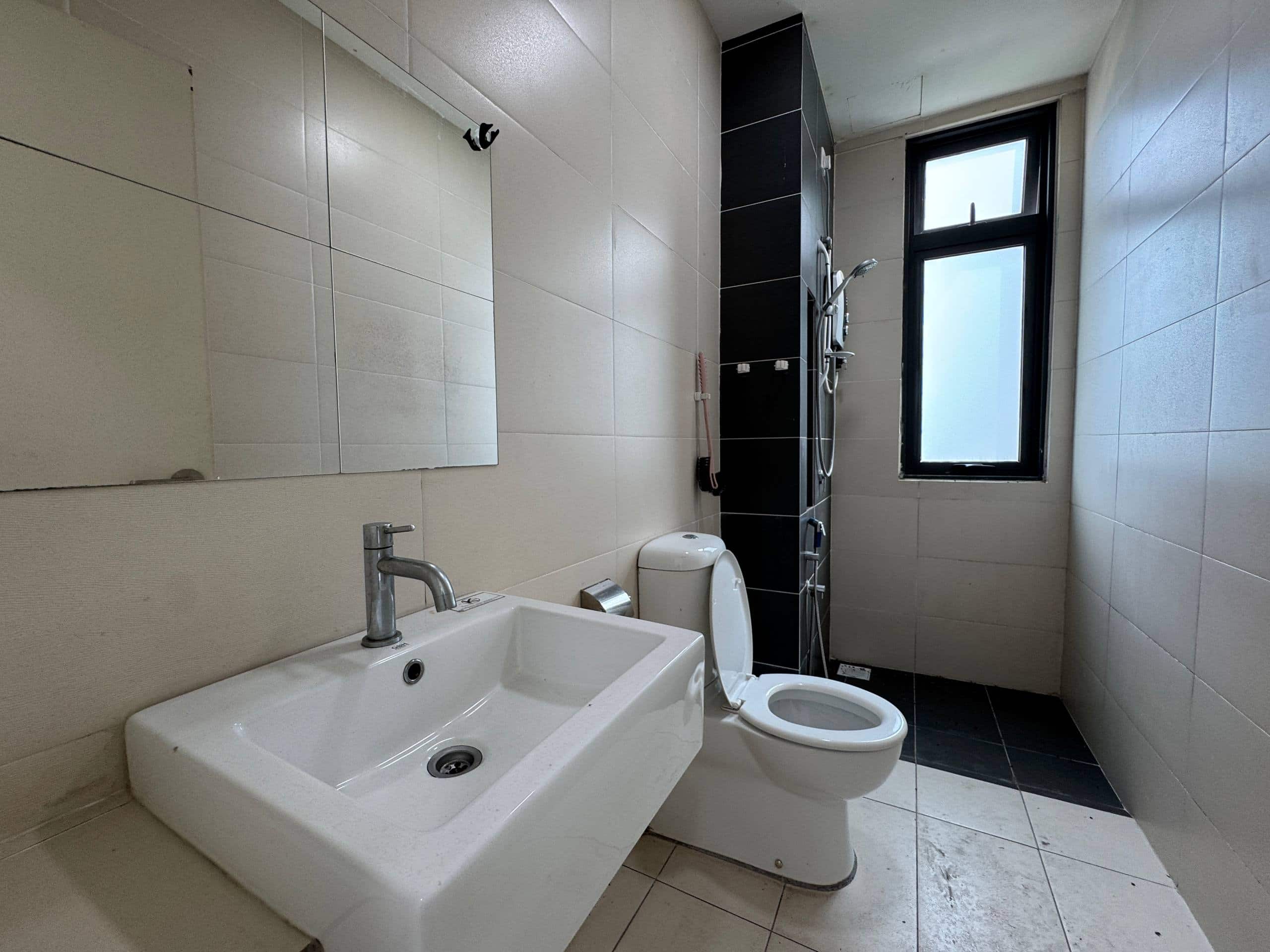 Condominium Taman Perling 9