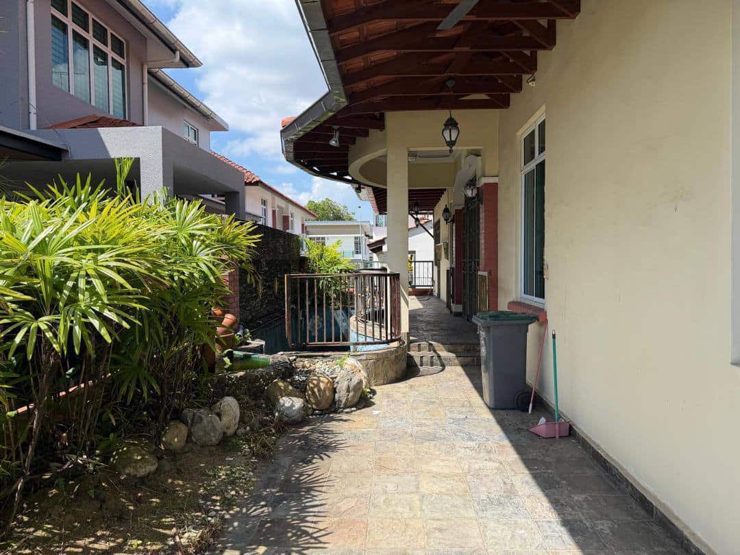 Semi-D Taman Sutera 8