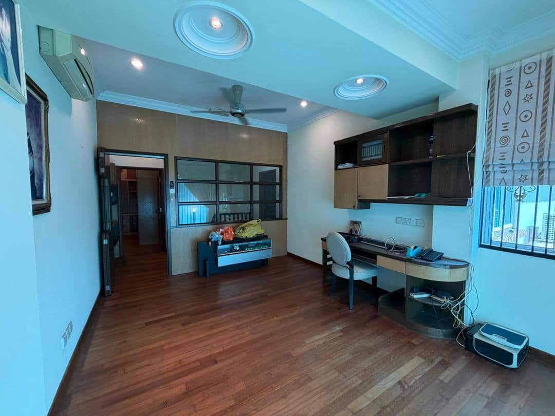 Semi-D Taman Sutera 4