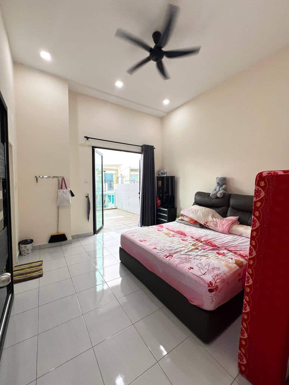 Triple Storey Terrace House Seri Alam 4