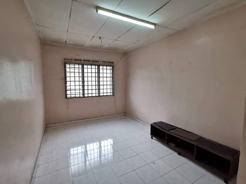 1.5-Storey Semi-D Taman Perling 7