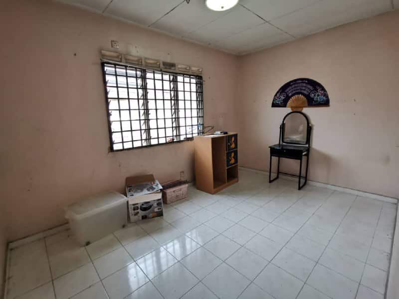 1.5-Storey Semi-D Taman Perling 8