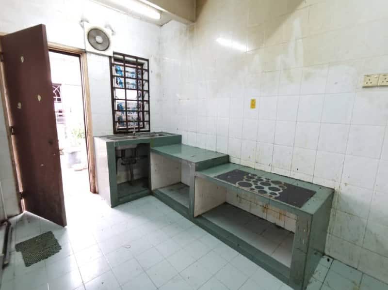 1.5-Storey Semi-D Taman Perling 9