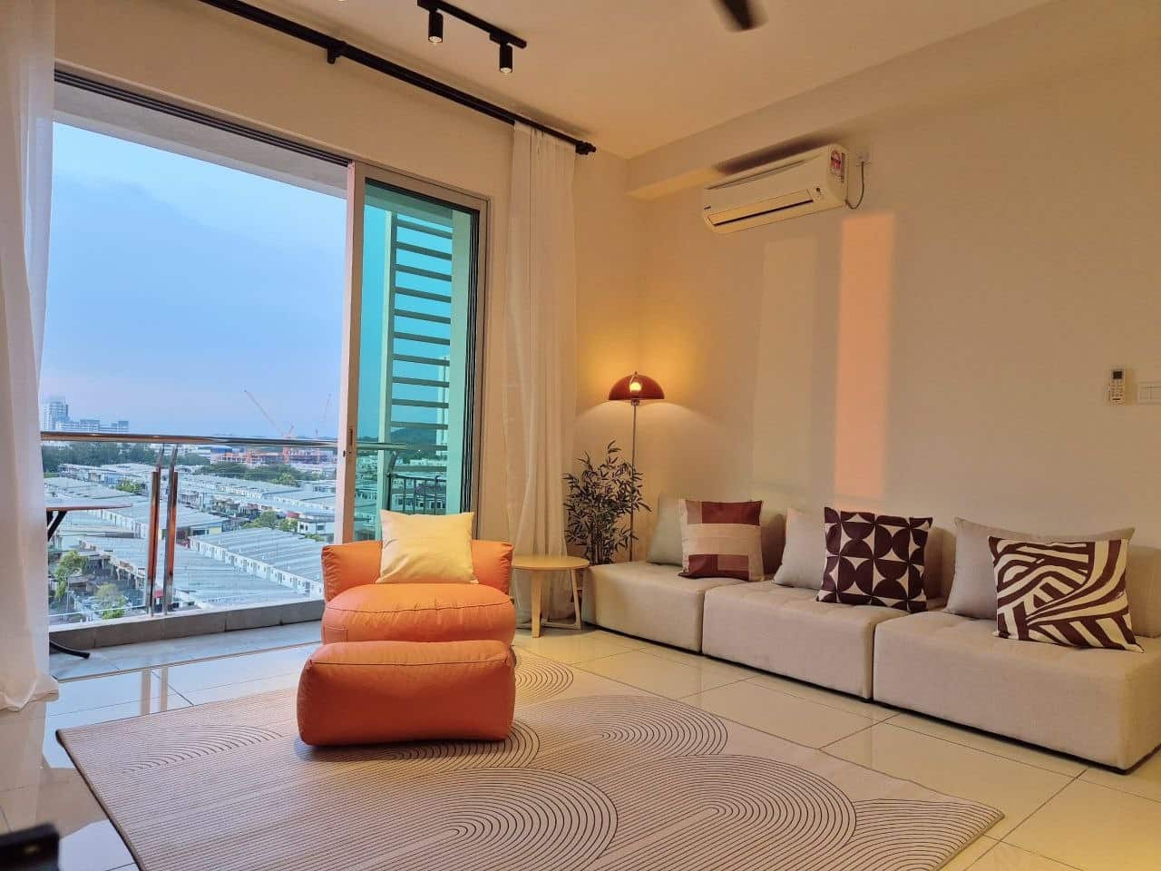 Service Apartment Taman Austin Perdana 2