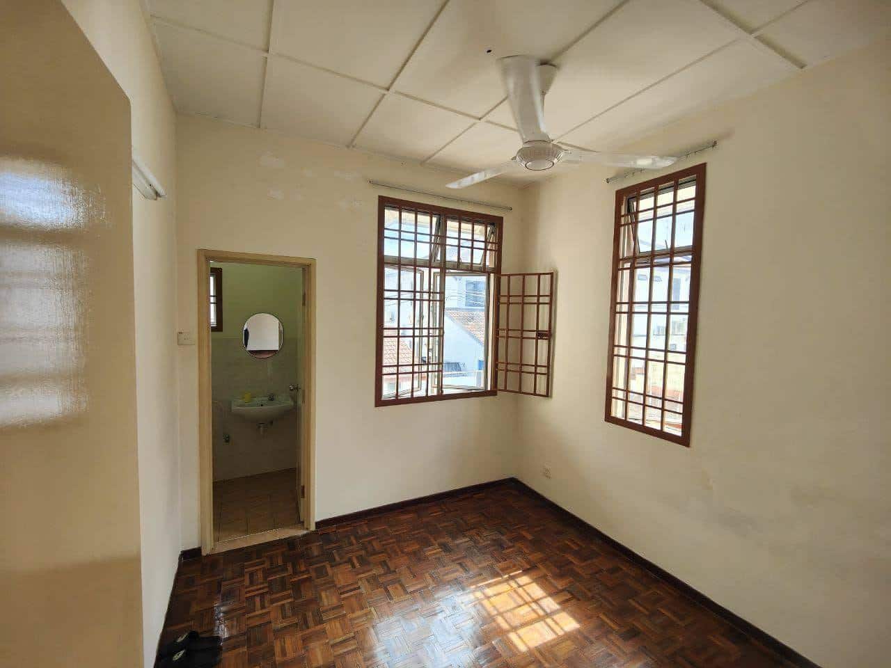 2-Storey Endlot House Taman Setia Indah 4