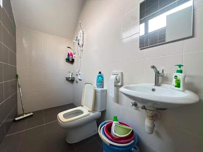 2-Storey Link Bungalow Bukit Indah 9