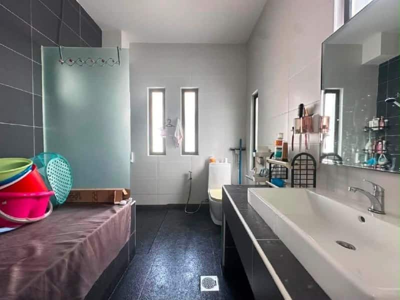 2-Storey Link Bungalow Bukit Indah 8