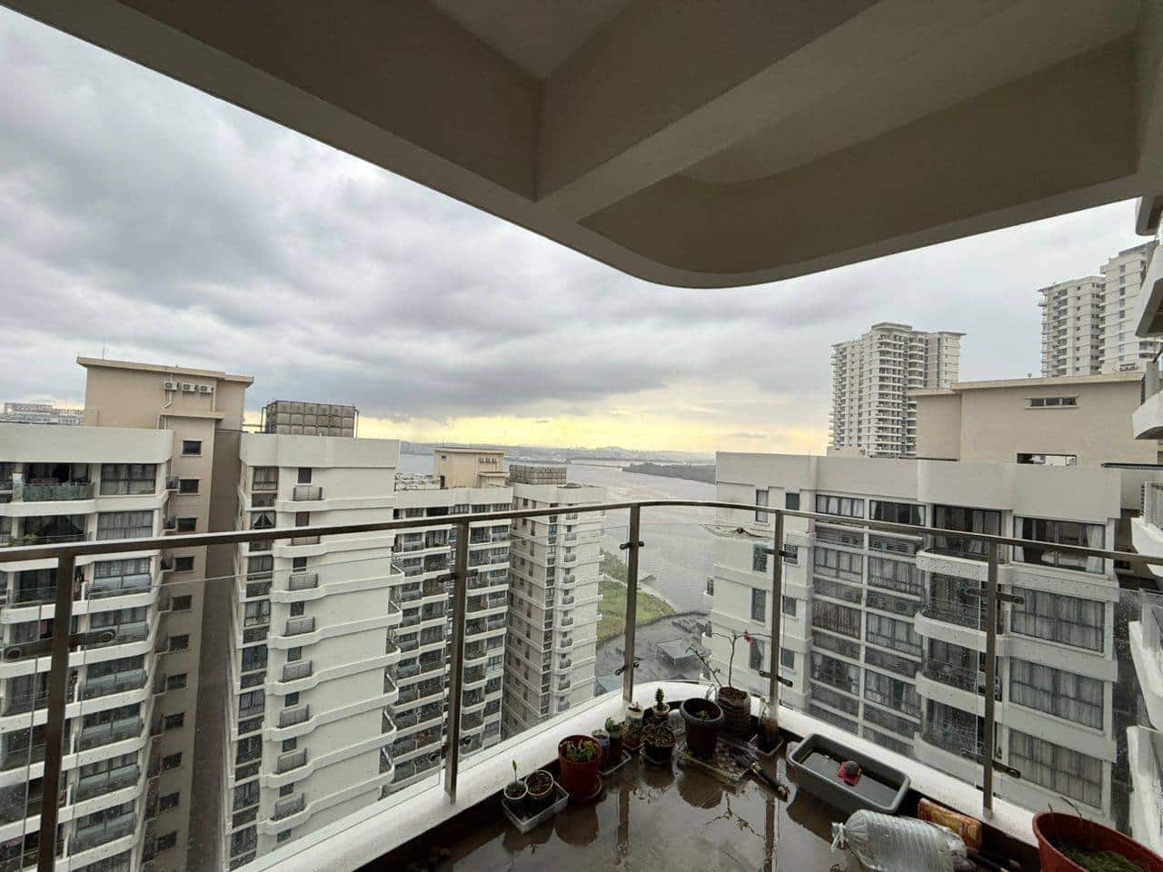 Condominium Baypoint 5