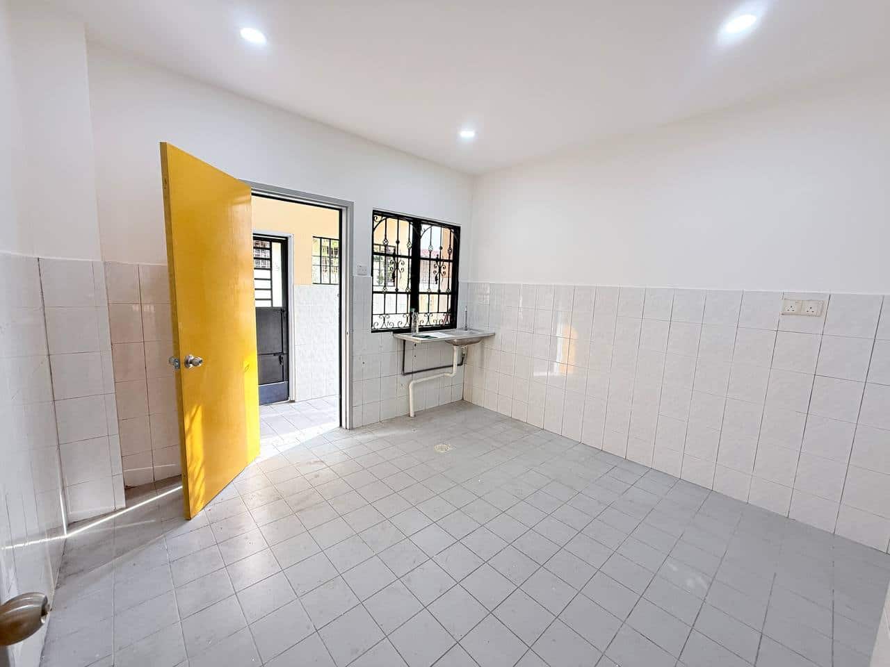 Double Storey Terrace House Taman Desa Tebrau 6