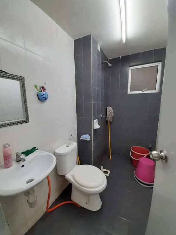 Condo Larkin 10