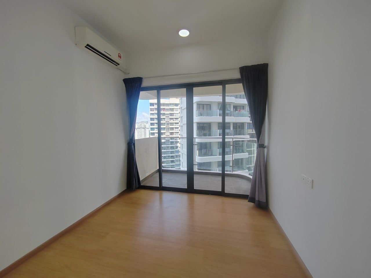 Condominium Country Garden Danga Bay 4
