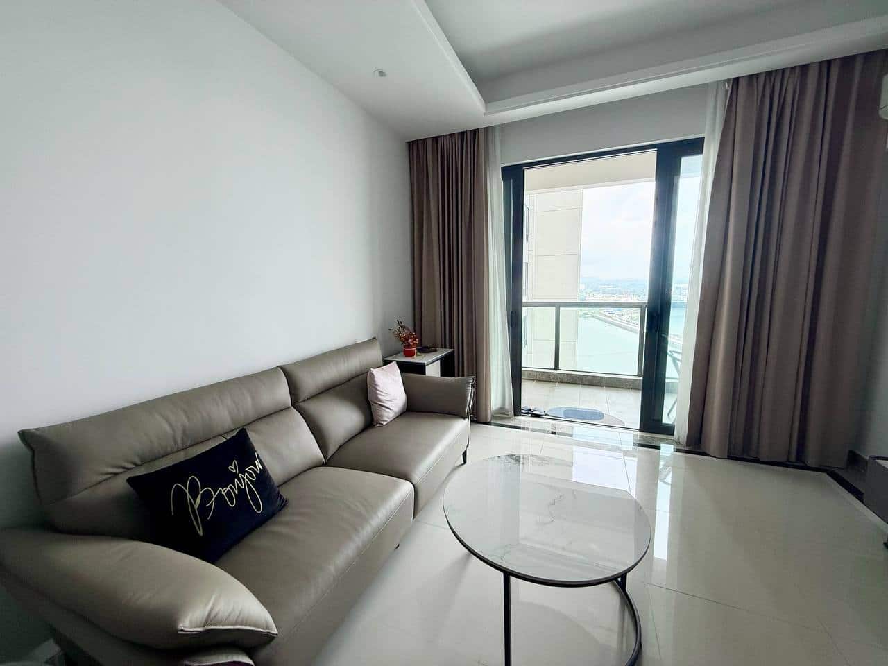 Condo R&F Princess Cove 5