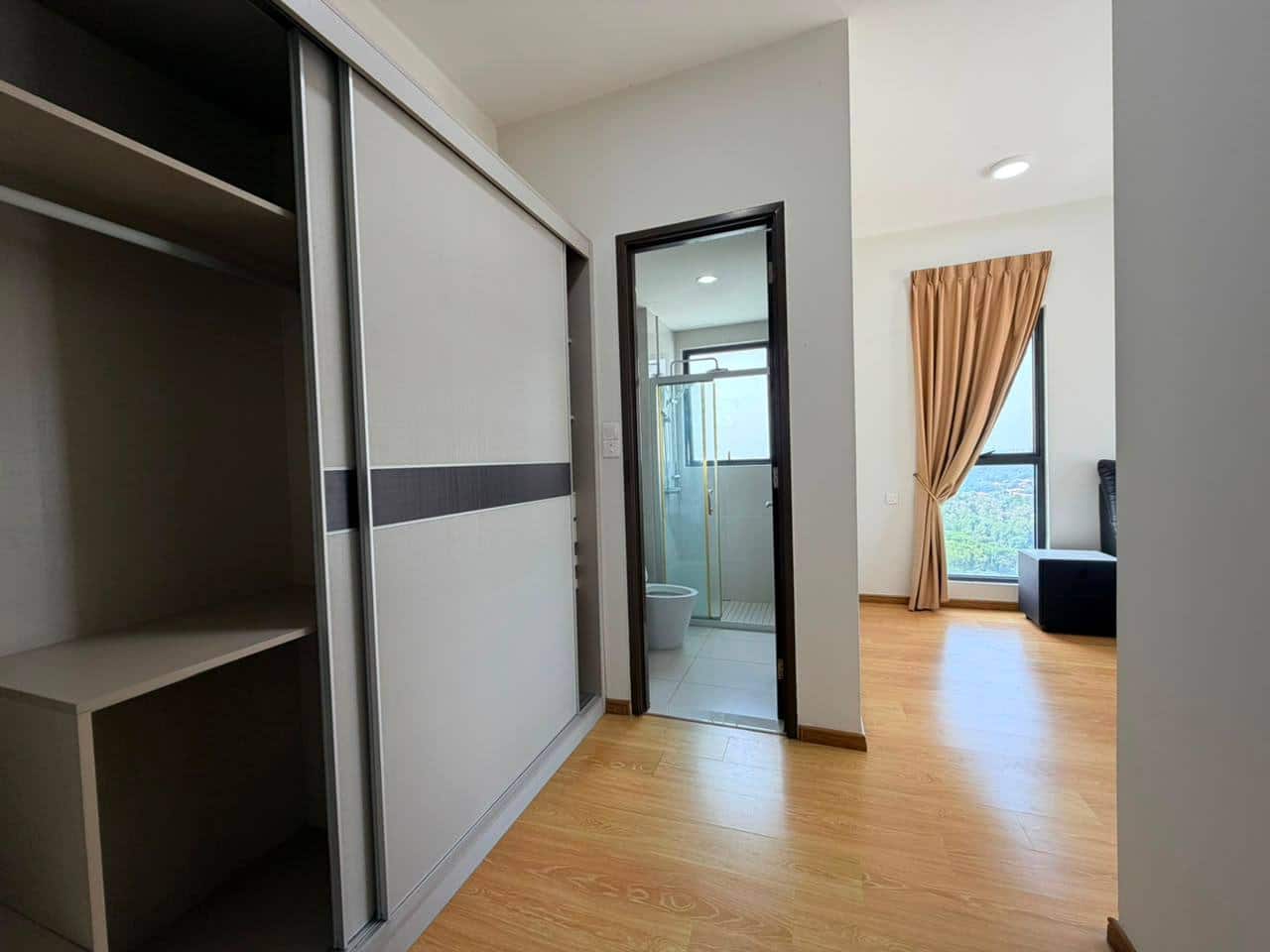 Condominium Danga Bay 8