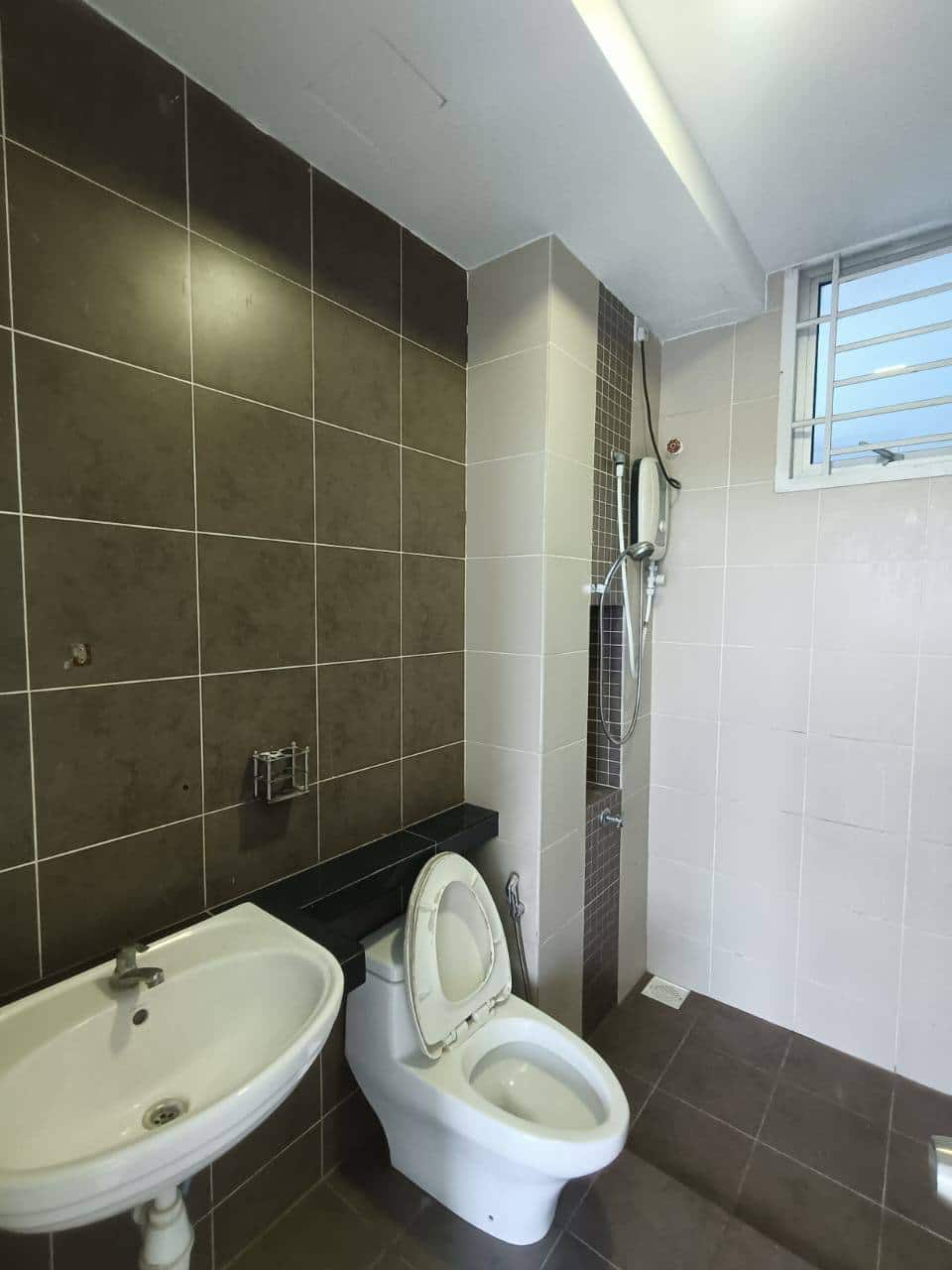 Executive Suites Taman Nusa Duta 9