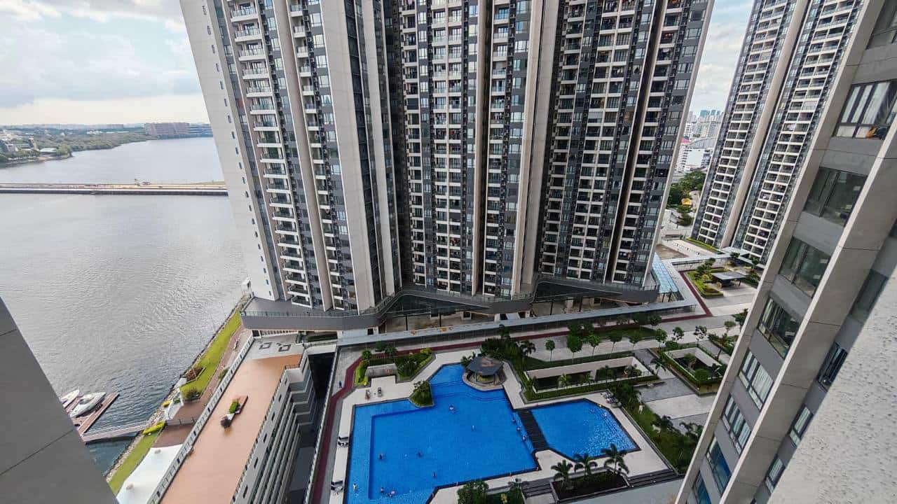 Condominium R&F Princess Cove 7