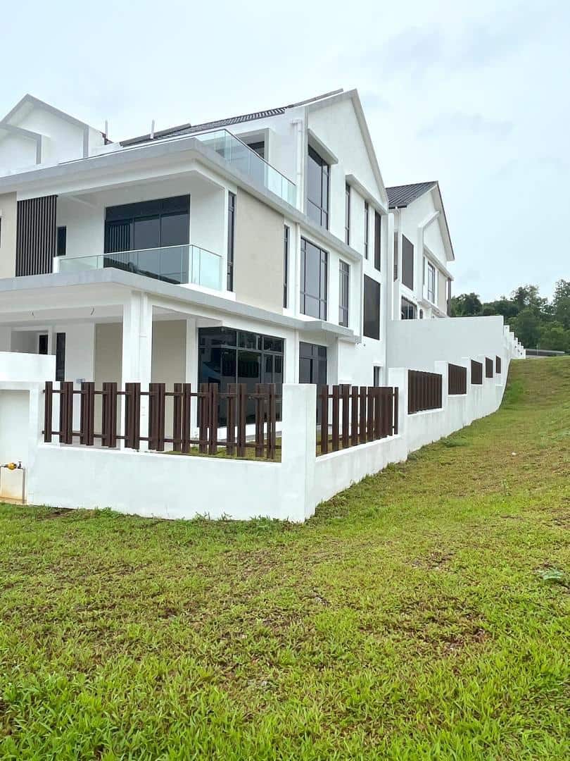 3-Storey Cluster House Horizon Hills 1