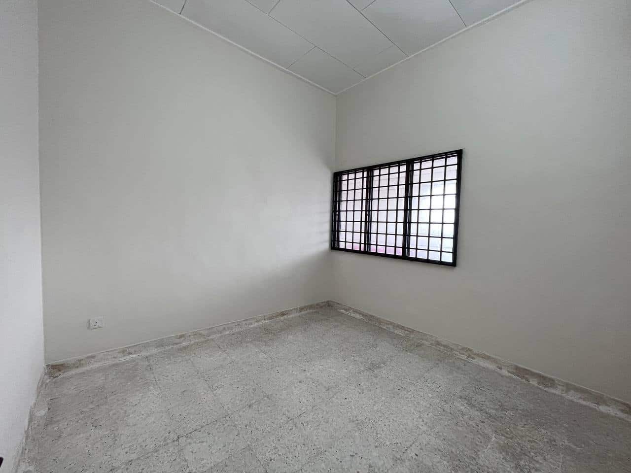 1.5-Storey Terrace House Taman Pelangi 5
