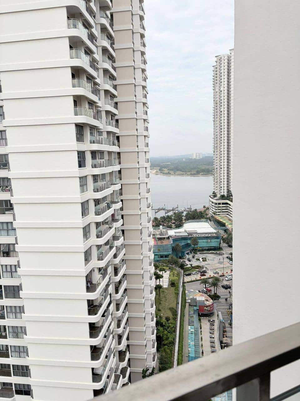 Condominium Danga Bay 5