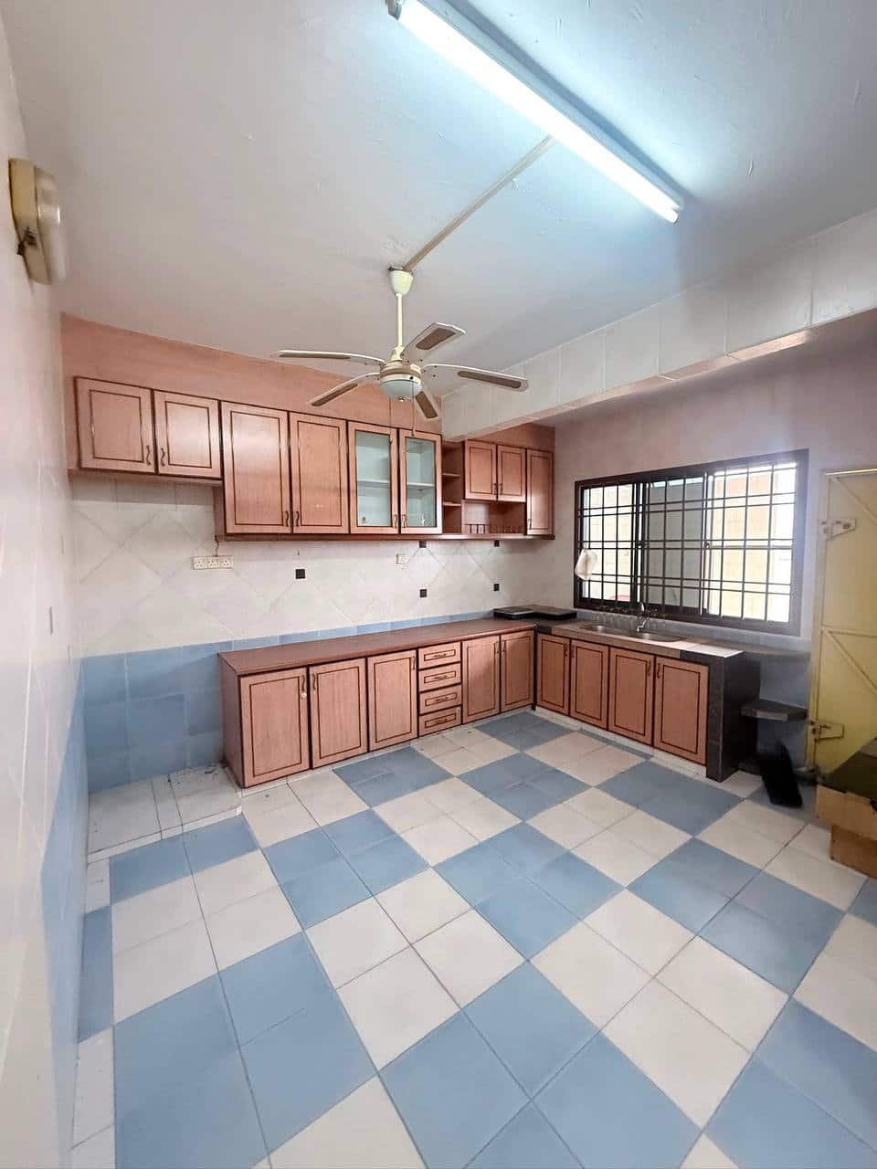 Semi-D Taman Megan Ria 4