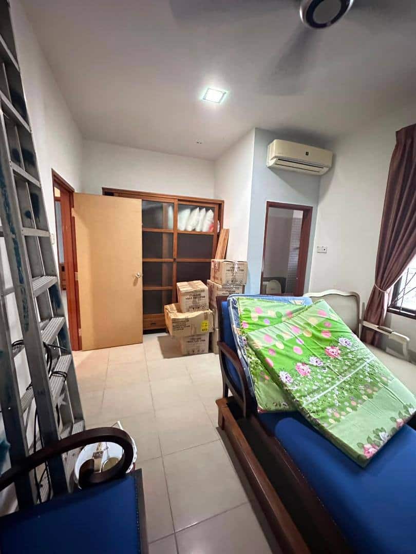 2-Storey Terrace House Taman Laguna 6
