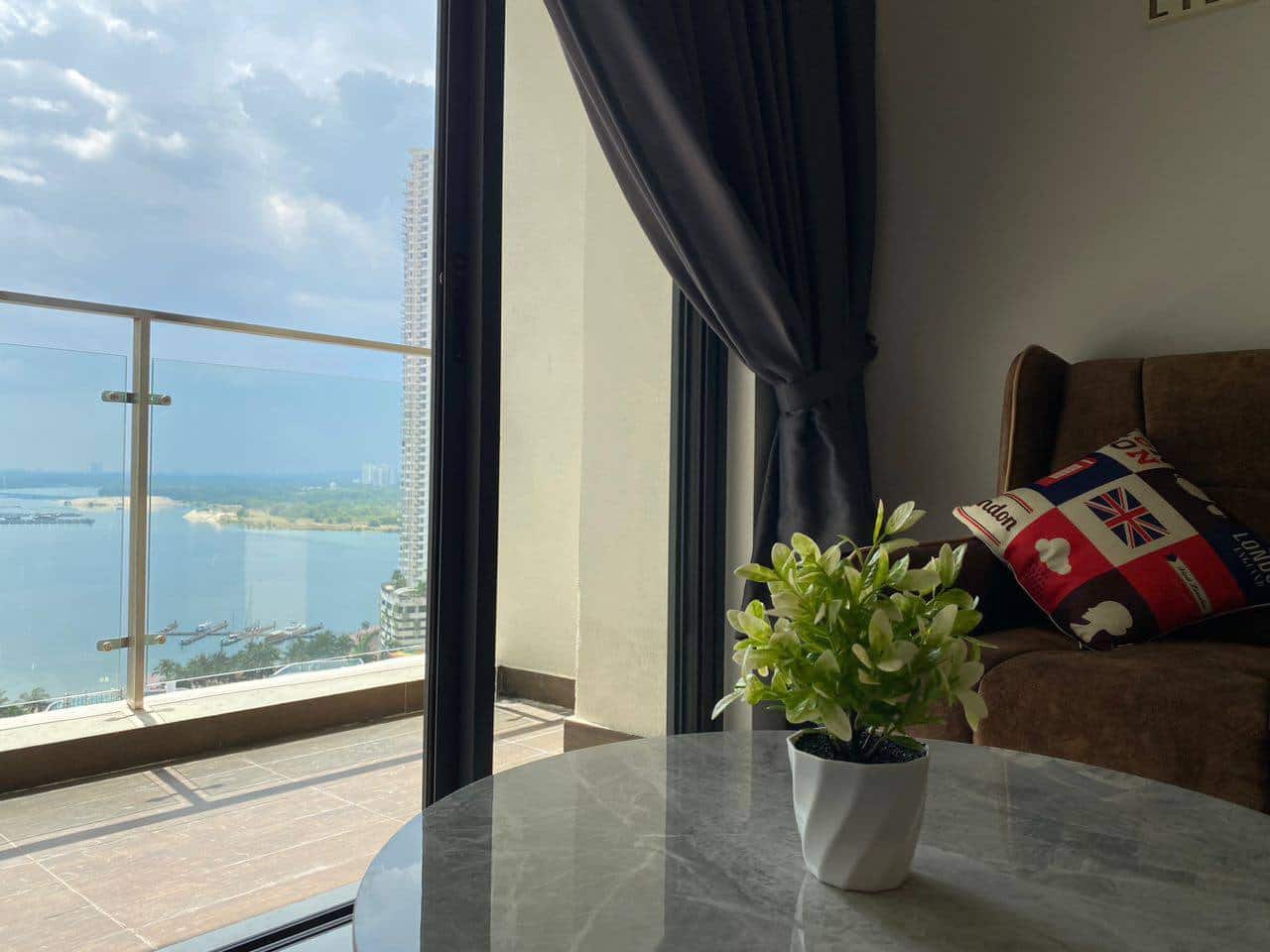 Condominium Bay Point Baypoint Country Garden Danga Bay 2