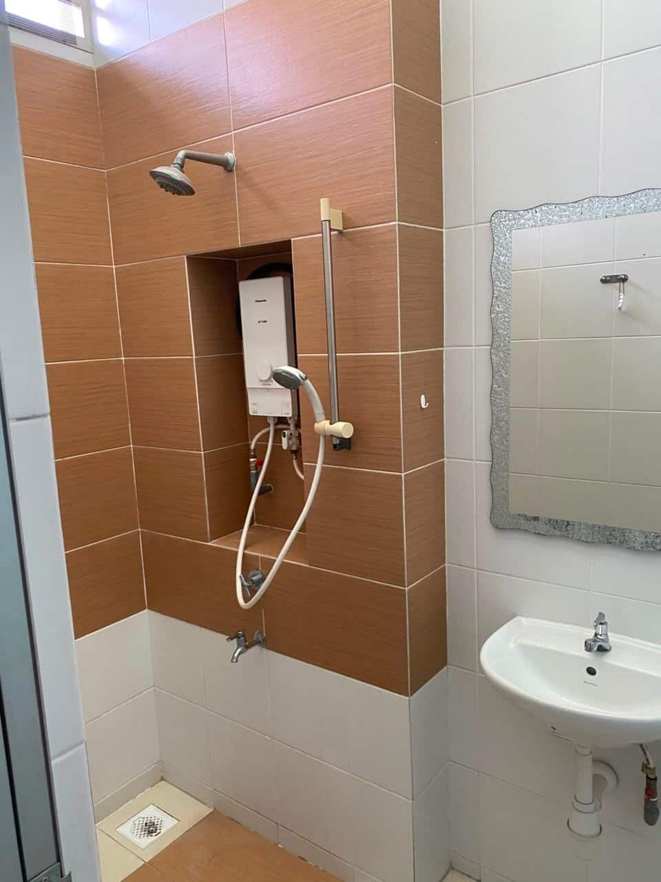 Townhouse Taman Sutera Utama 9
