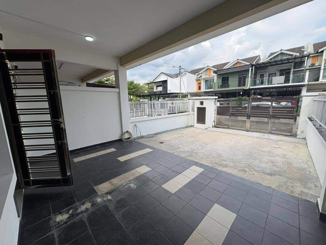 2-Storey Terrace House Kempas Baru 4
