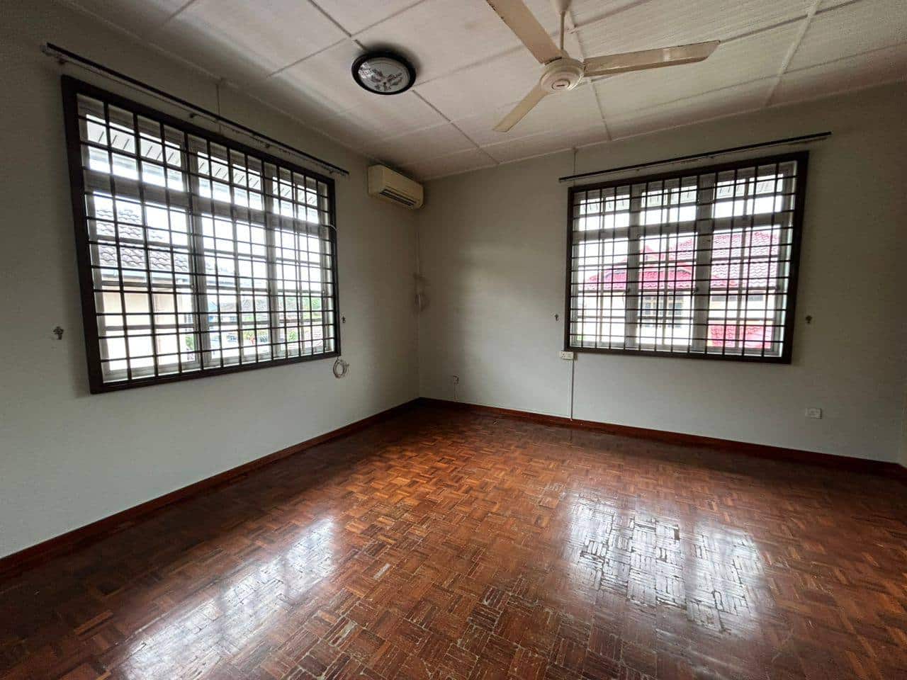 Double Storey Bungalow Perling 7