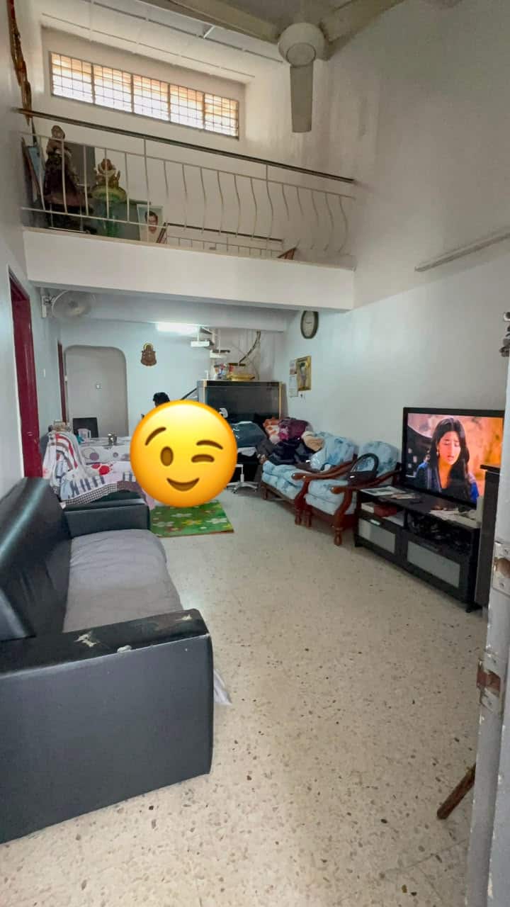 1.5-Storey Intermediate House Taman Molek 1