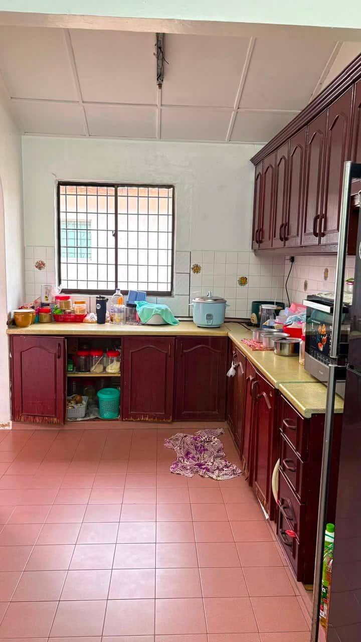 1.5-Storey Intermediate House Taman Molek 6