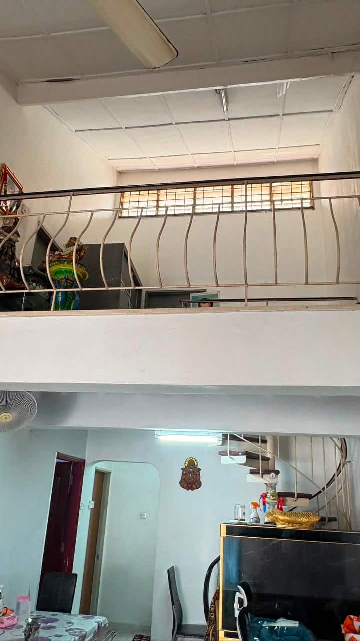 1.5-Storey Intermediate House Taman Molek 2
