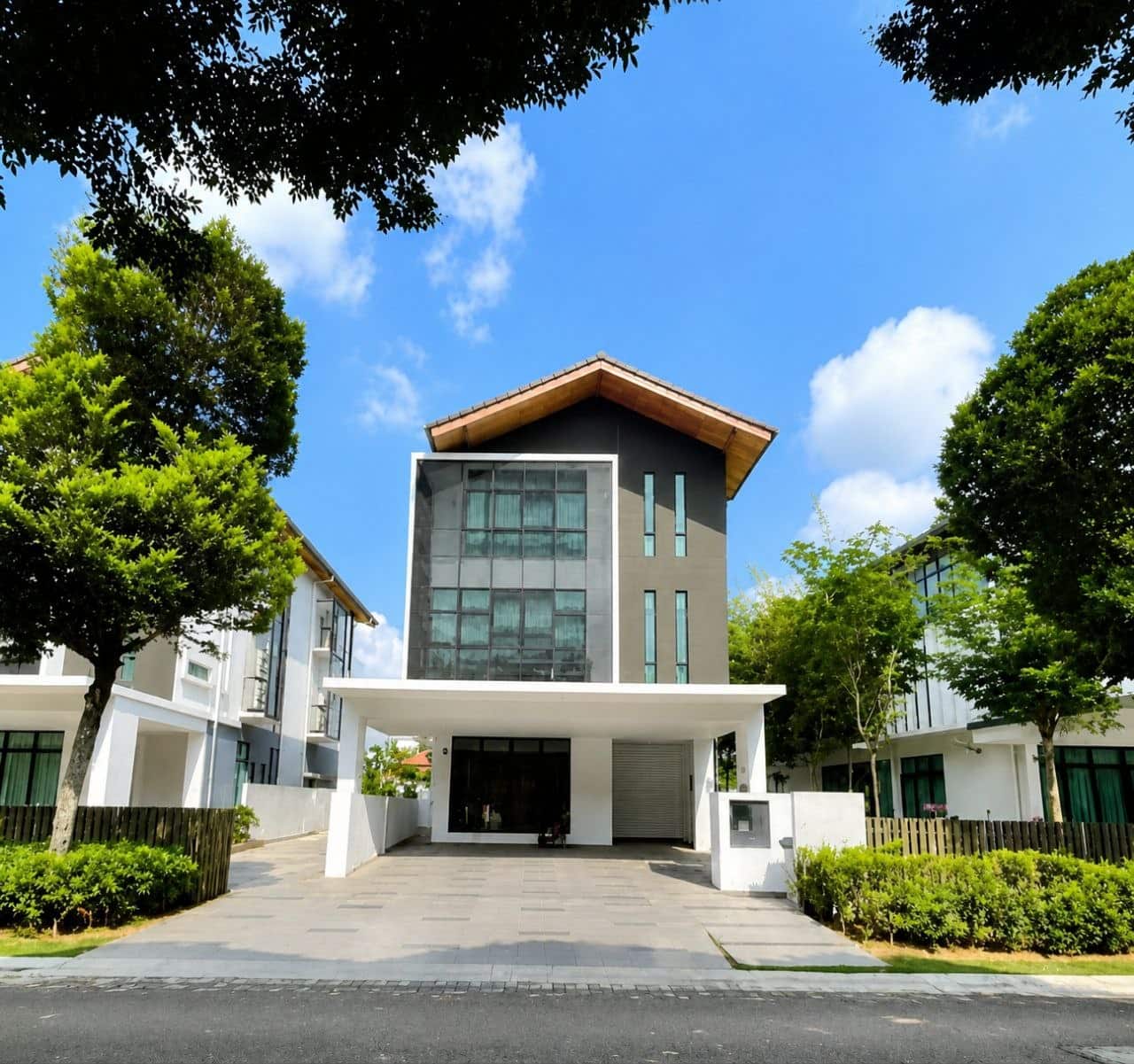 3-Storey Bungalow Isola Grandeur @ Senibong Cove 1