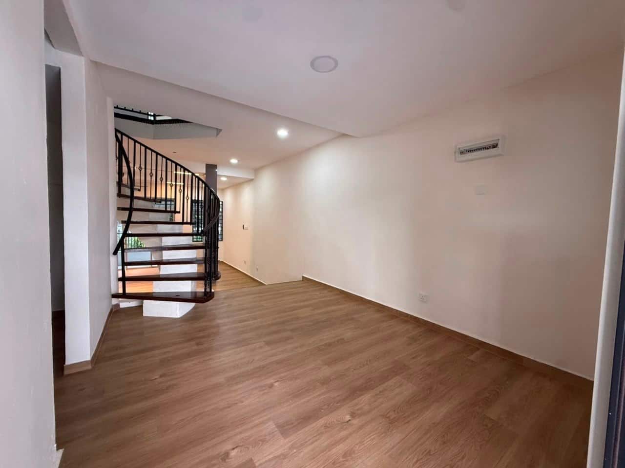 3-Storey Terrace House Taman Tampoi Utama 4