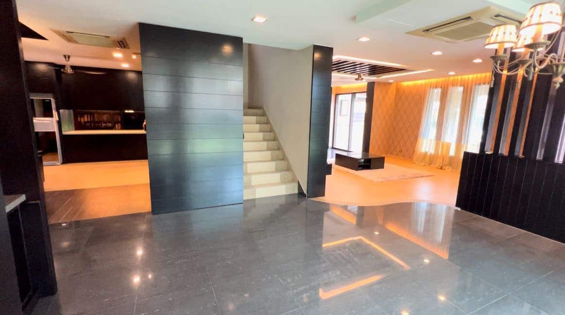 Double Storey Semi-D Taman Austin Perdana 4