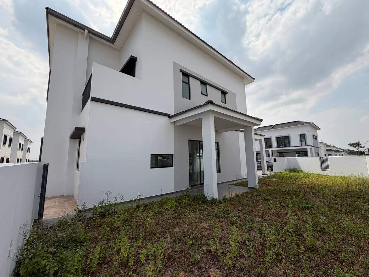 2-Storey Terrace House Eco Tropics-Fieldgates (Nora) 4