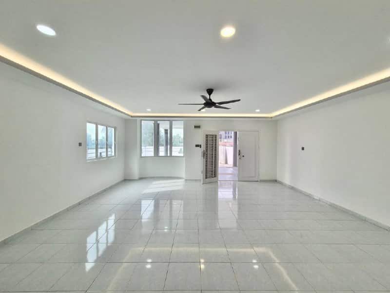 2.5-Storey Terrace House Corner Lot Taman Pulai Utama 4