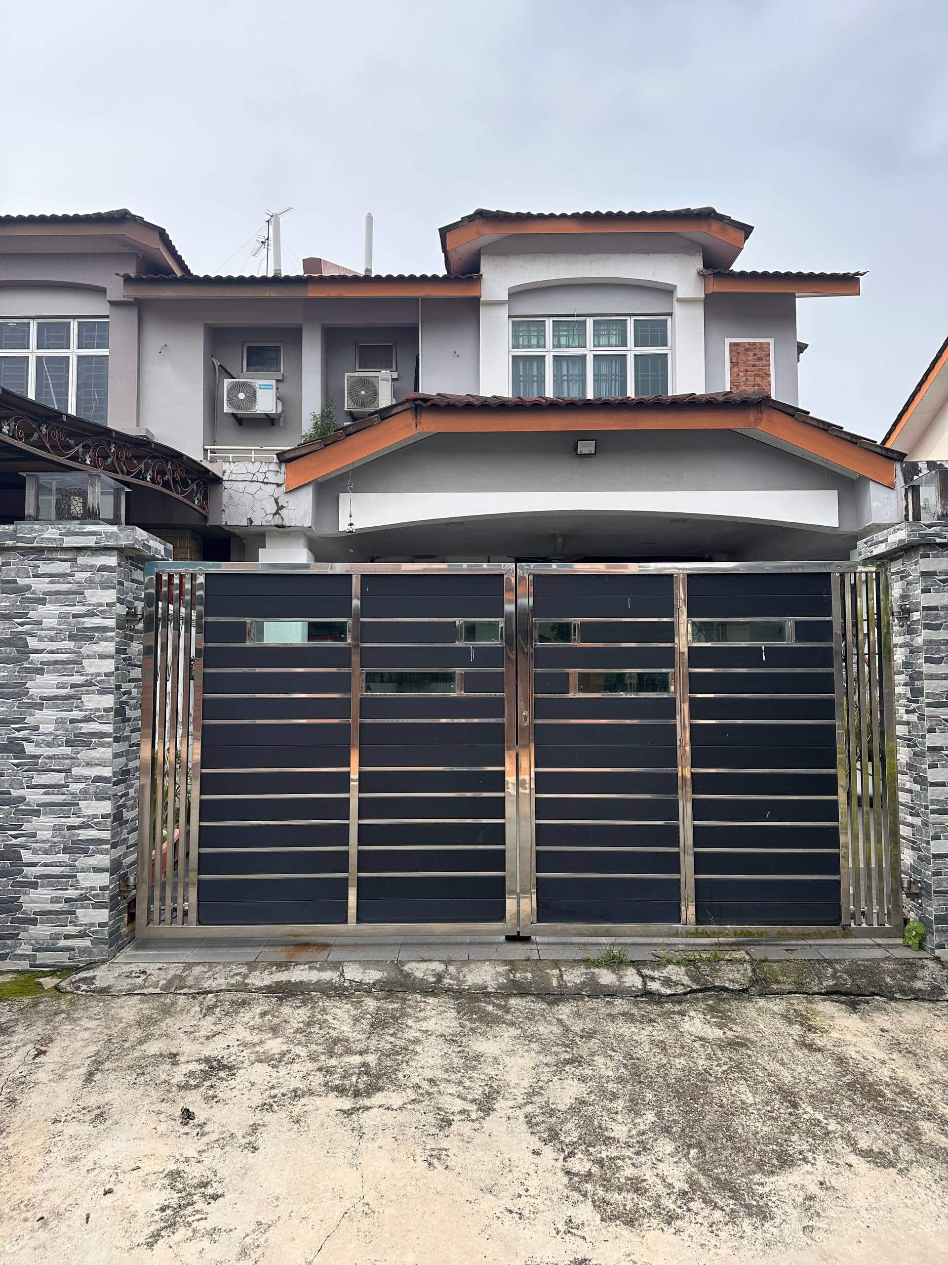 Double Storey End Lot Taman Nusa Indah 5