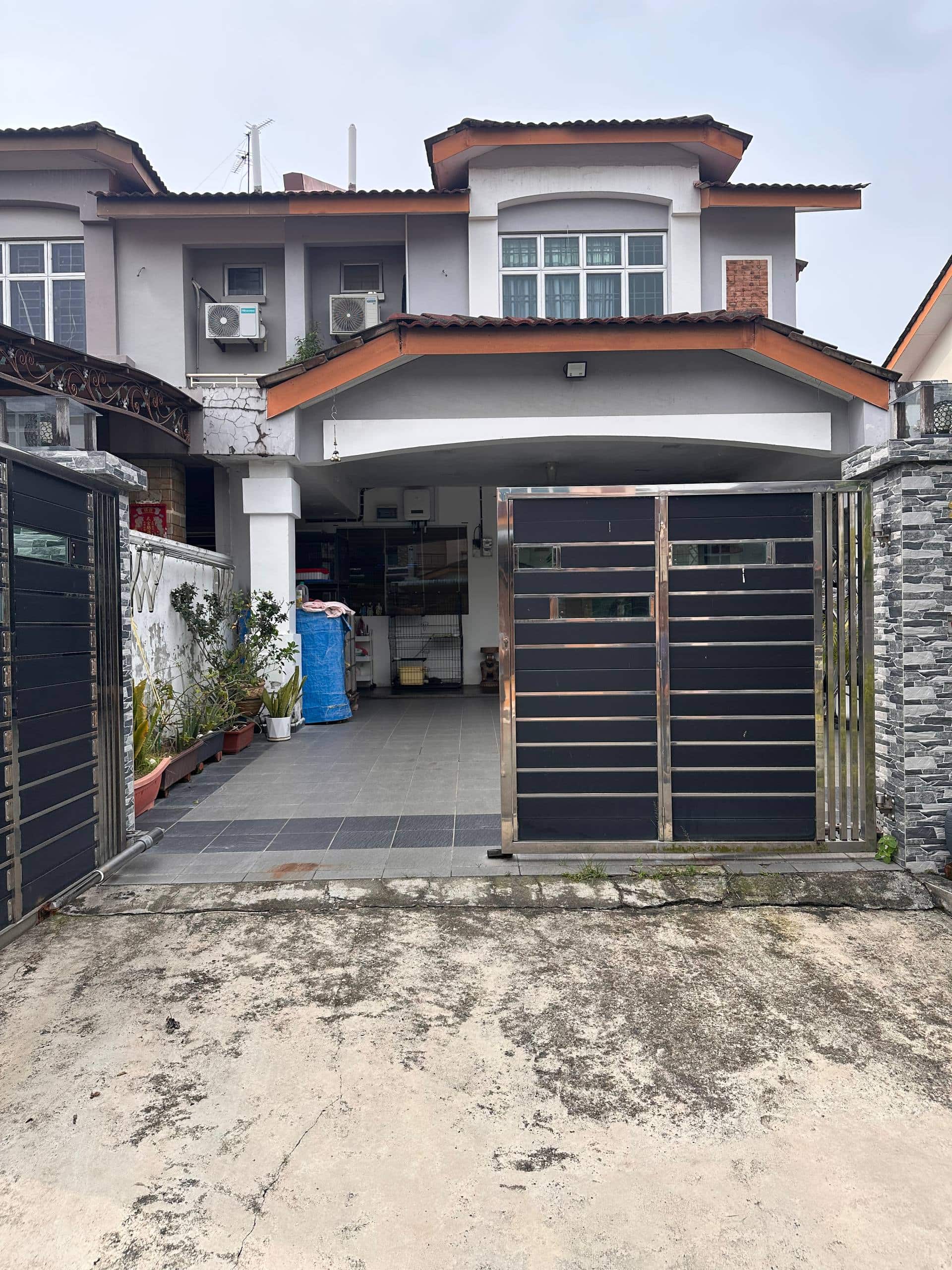 Double Storey End Lot Taman Nusa Indah 4