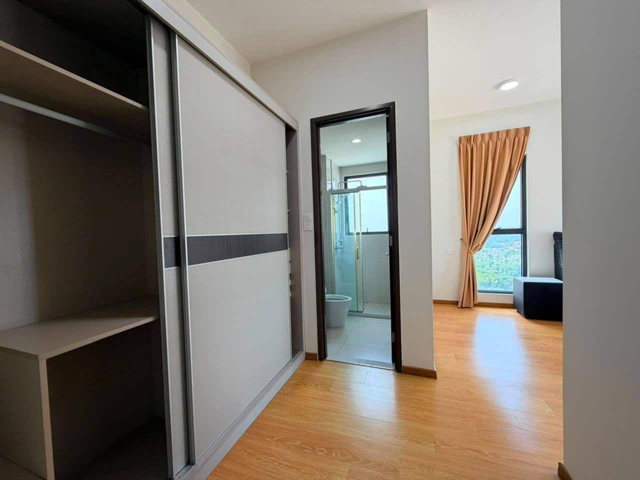 Condo Danga Bay 8