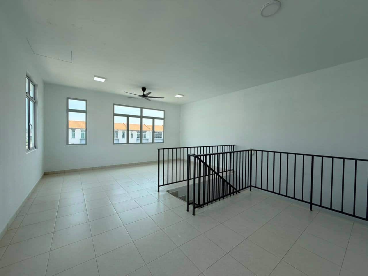 2.5-Storey End Lot Pulai Mutiara 4