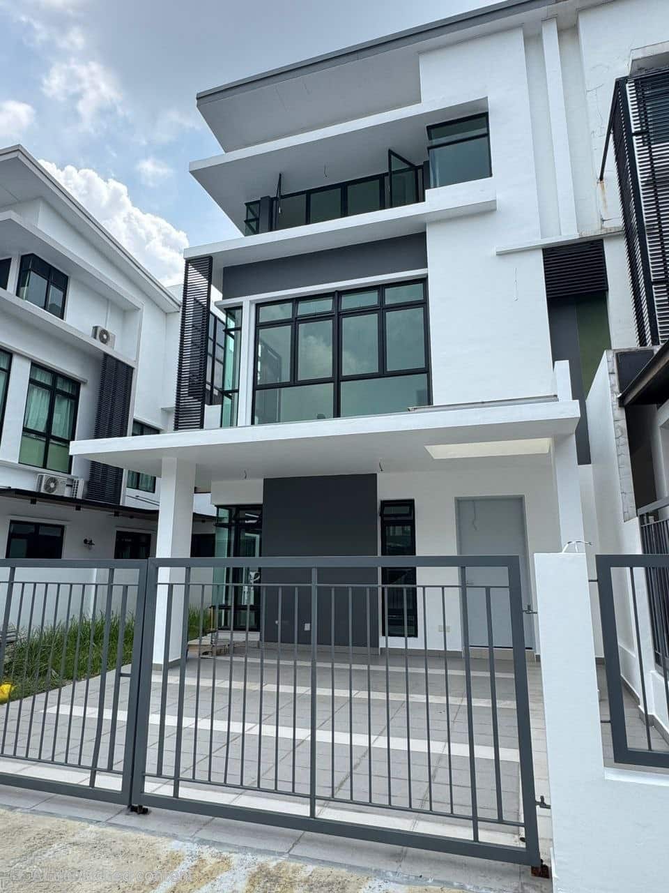 3-Storey Cluster House Mutiara Mas 1
