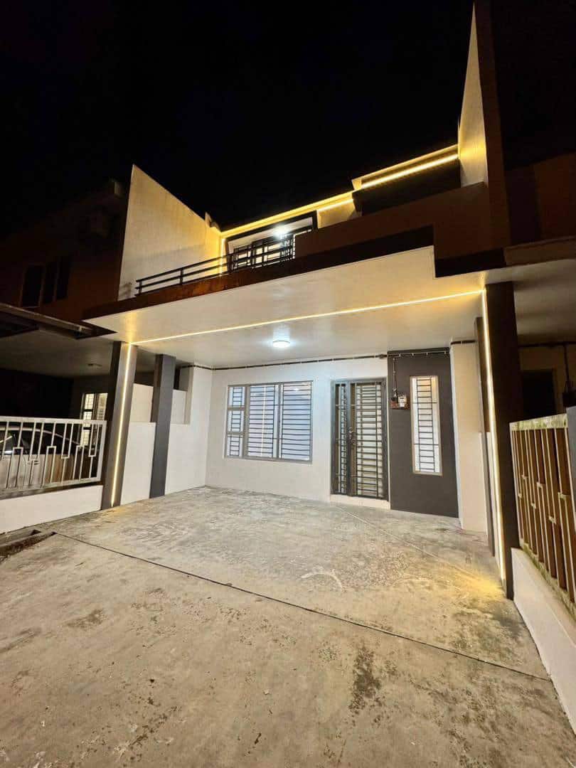 Double Storey Terrace House Gelang Patah 5