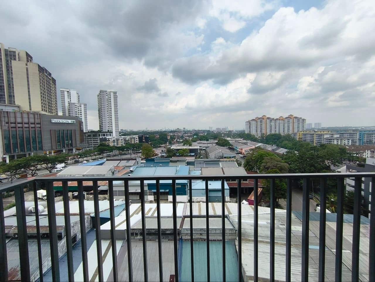 Studio Greenfield Regency @ Tampoi 1
