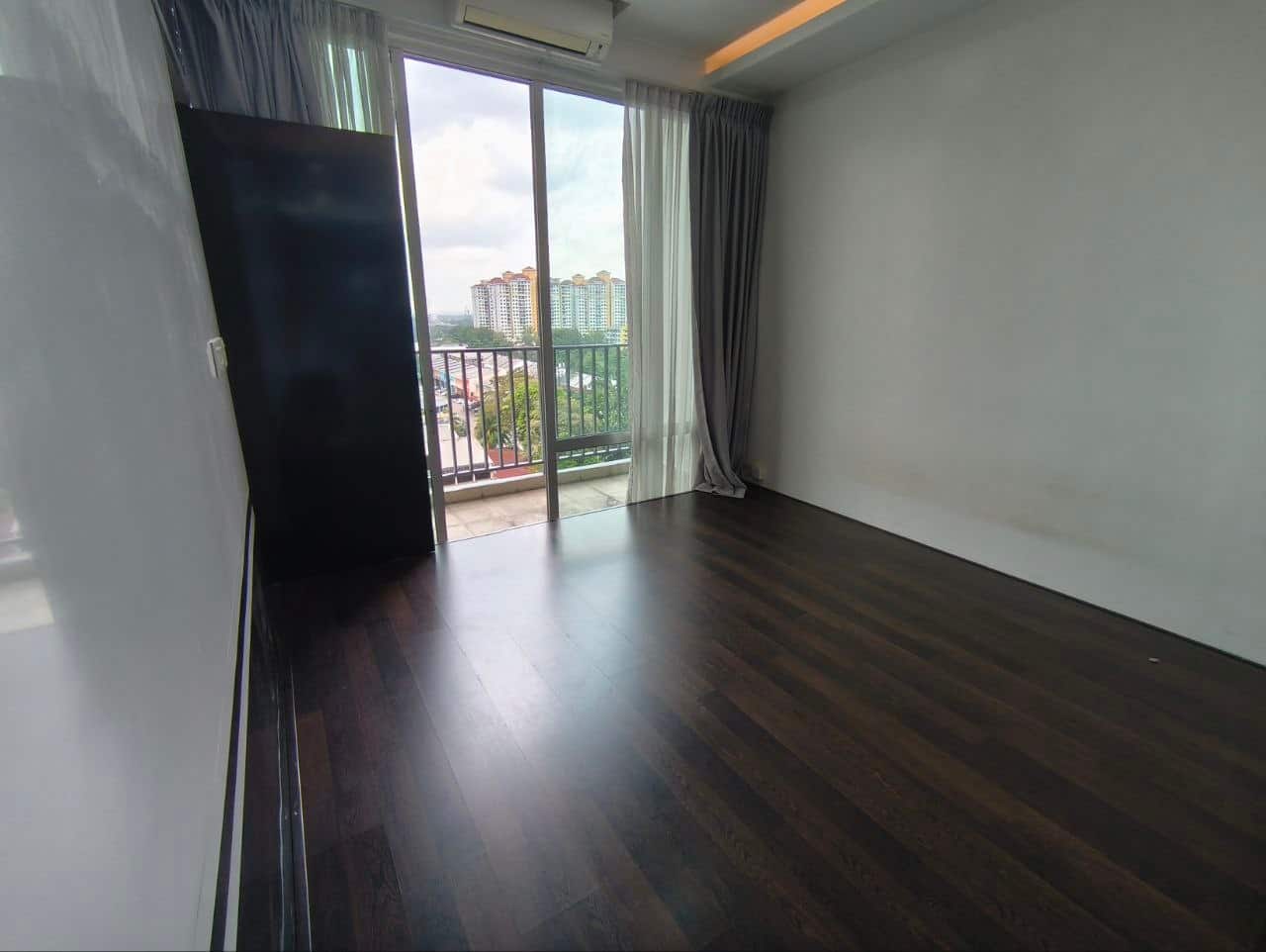 Studio Greenfield Regency @ Tampoi 7