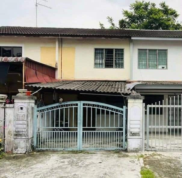 Double Storey Low Cost Taman Molek 3