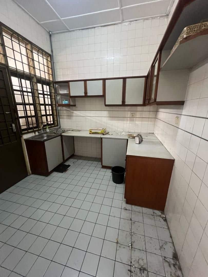 1.5-Storey Corner House Taman Molek 6