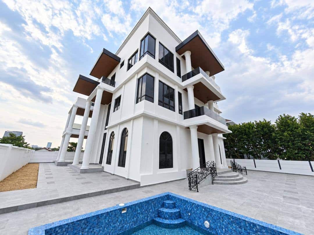 3-Storey Bungalow Corner Ponderosa 1